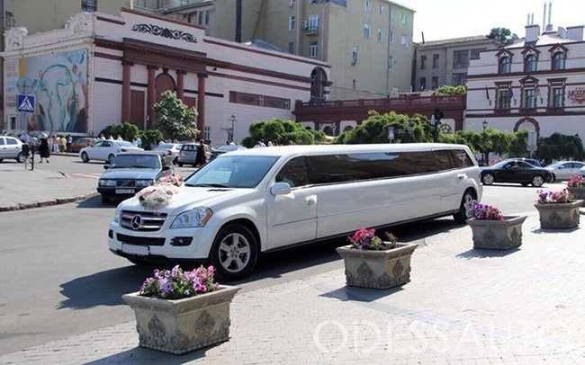 Аренда Лимузин Mercedes GL на свадьбу Одесса